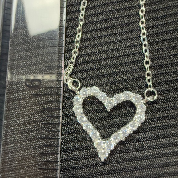 Heart necklace centered 18" - Picture 3 of 3